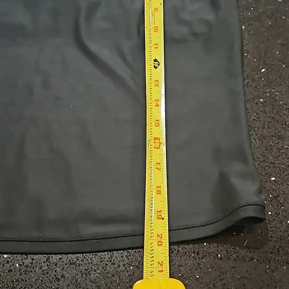 UNDER ARMOUR TOP - Picture 8 of 9